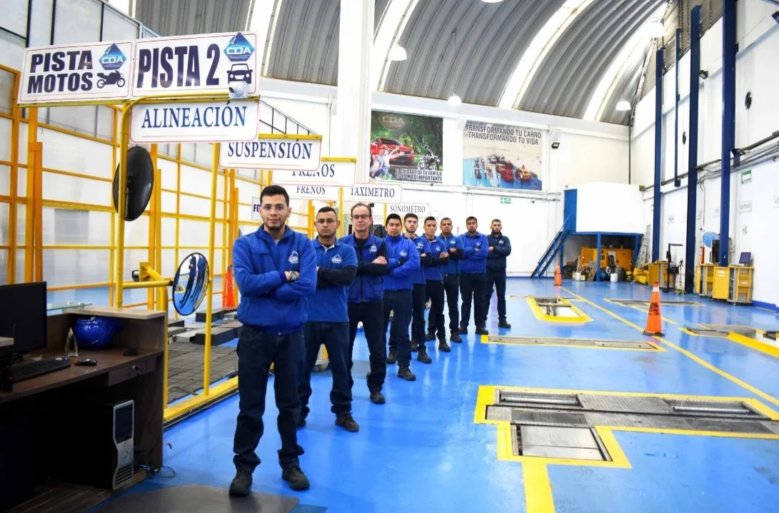 Trabajadores de CDA para revisión de Soat y tecnico mecanica